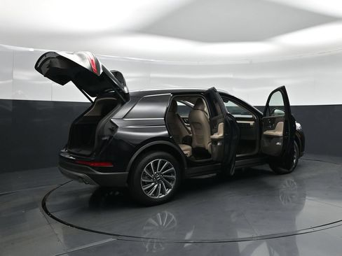 Used 2023 Lincoln Corsair Reserve w/ Equipment Group 201A FWD image 5