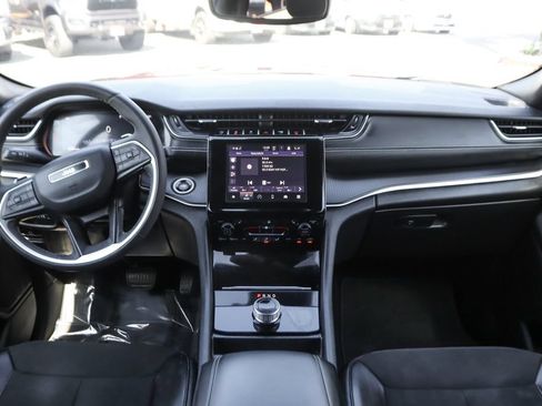 Used 2024 Jeep Grand Cherokee Altitude RWD image 25