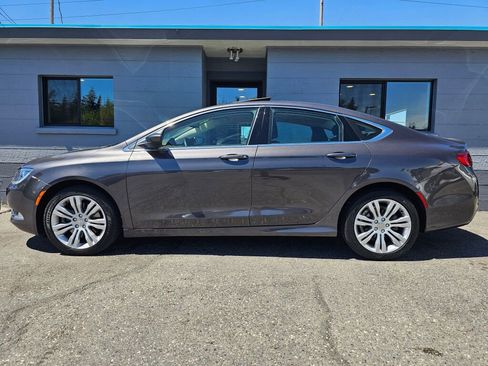 Used 2015 Chrysler 200 Limited w/ Comfort Group FWD image 2