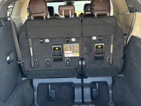 Used 2024 Toyota Sienna Platinum AWD/4WD image 10