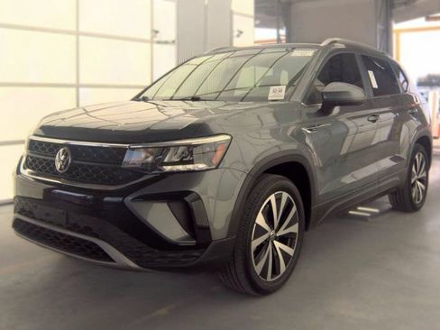 Used 2022 Volkswagen Taos SE AWD/4WD image 1