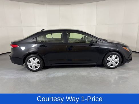 Used 2020 Toyota Corolla LE FWD image 12