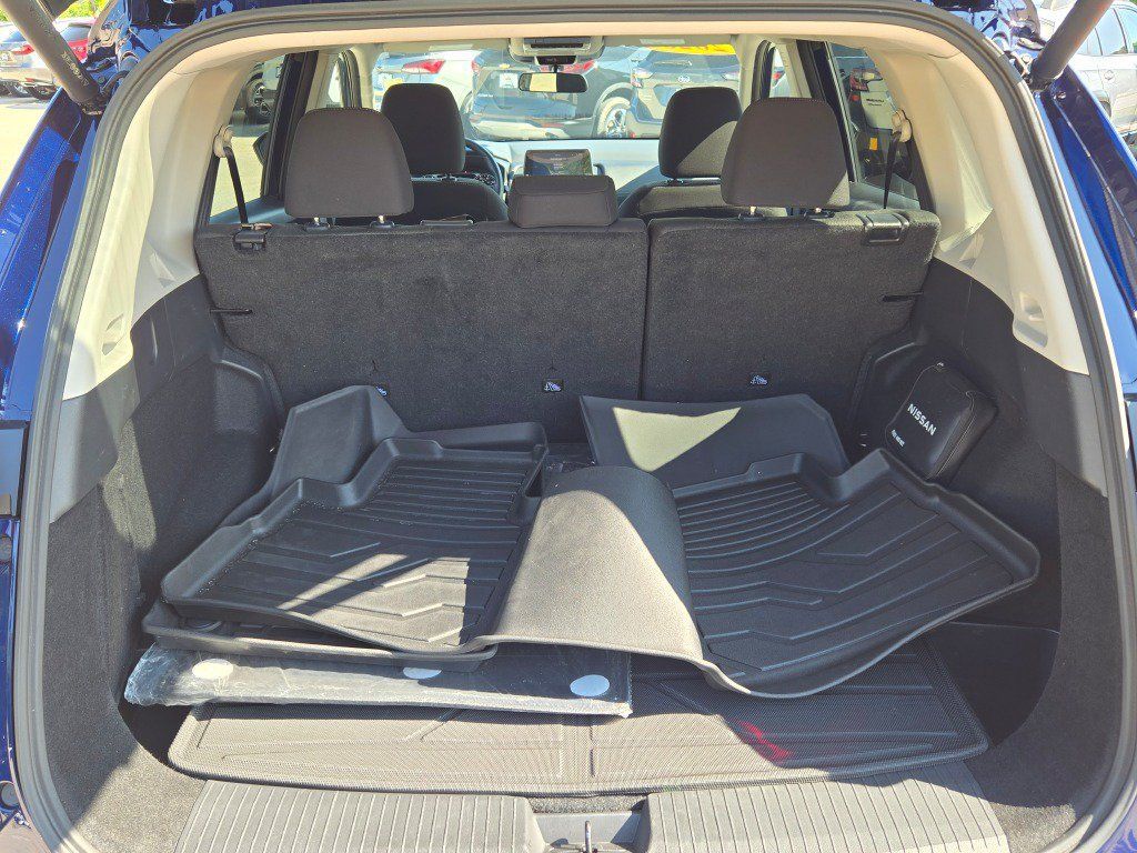 Used 2025 Nissan Rogue SV AWD/4WD image 15