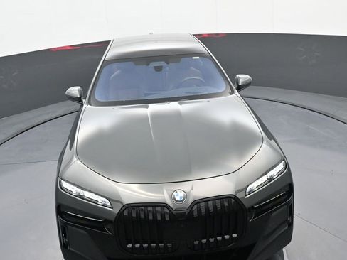 Used 2023 BMW 760i xDrive w/ Executive Package image 34