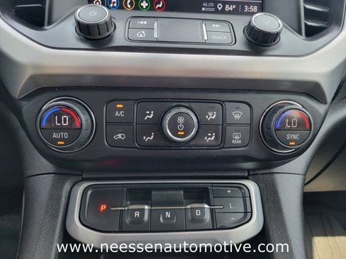 Used 2022 GMC Acadia SLE w/ LPO, Floor Liner Package FWD image 25