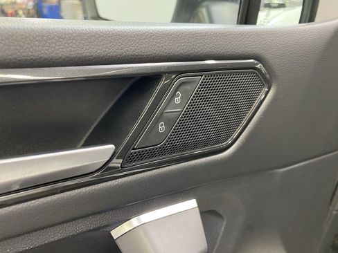 Used 2022 Volkswagen Tiguan SE image 21