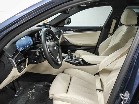 Certified 2023 BMW 530e w/ Premium Package image 19