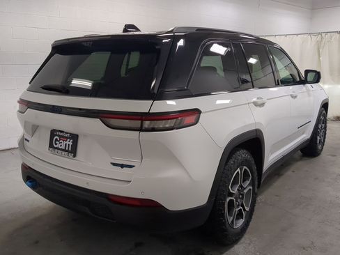 Used 2022 Jeep Grand Cherokee Trailhawk w/ Advanced Protech Group II AWD/4WD image 3