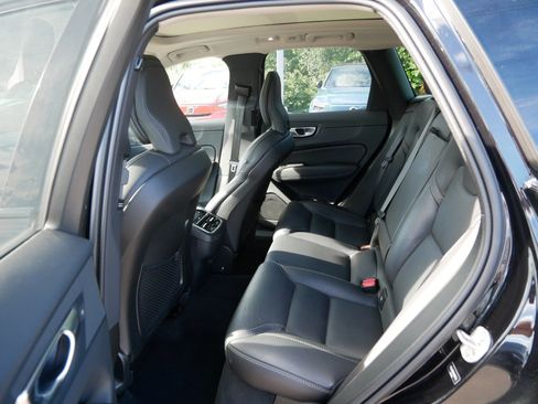 Certified 2024 Volvo XC60 B5 Ultimate w/ Climate Package AWD/4WD image 11