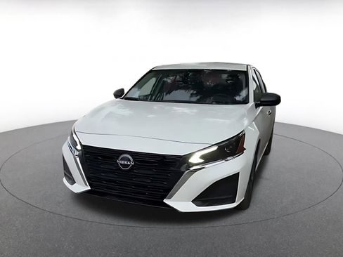Used 2025 Nissan Altima 2.5 SV FWD image 7