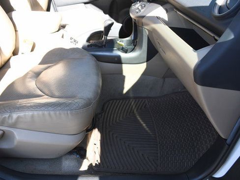 Used 2012 Toyota RAV4 Limited image 26