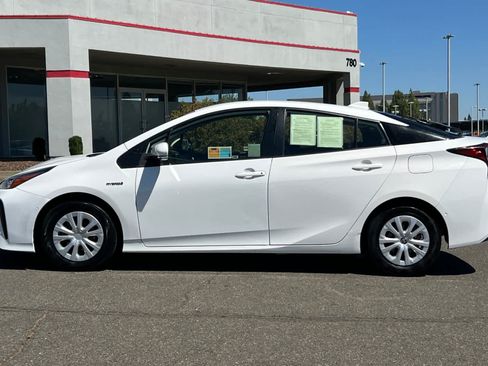 Used 2022 Toyota Prius LE FWD image 9