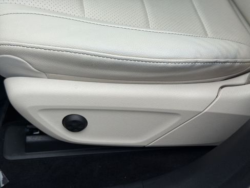 Used 2024 Mercedes-Benz GLS 450 4MATIC image 14