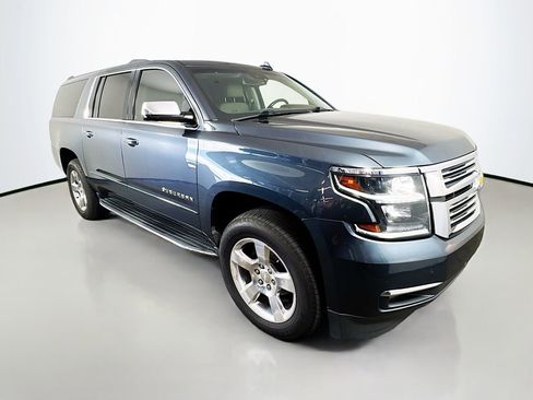 Used 2019 Chevrolet Suburban Premier image 3