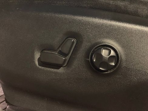 Used 2023 Chrysler Pacifica Limited image 13