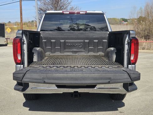 Used 2024 GMC Sierra 1500 SLT image 11