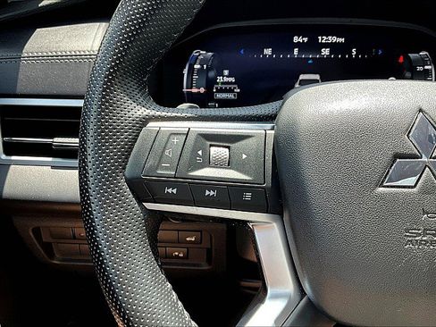 Used 2023 Mitsubishi Outlander SE AWD/4WD image 21