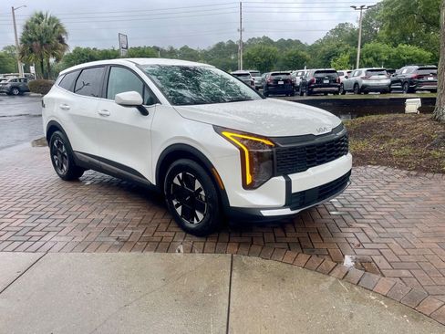 Used 2026 Kia Sportage LX FWD image 8