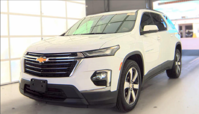 Used 2023 Chevrolet Traverse LT w/ LT Premium Package AWD/4WD image 1