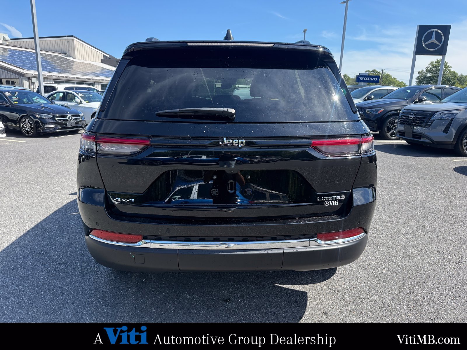 Used 2023 Jeep Grand Cherokee Limited AWD/4WD image 7