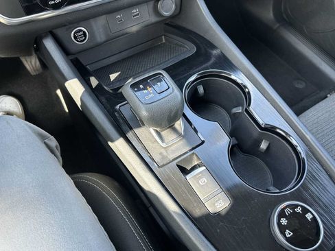 Used 2023 Nissan Rogue SV AWD/4WD image 19