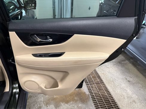 Used 2020 Nissan Rogue SL image 26