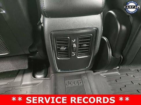 Used 2018 Jeep Grand Cherokee Laredo image 18