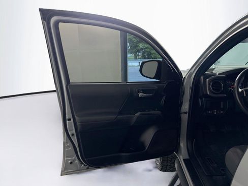 Used 2019 Toyota Tacoma TRD Sport AWD/4WD image 8