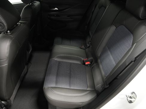 New 2025 Buick Envista Preferred image 21