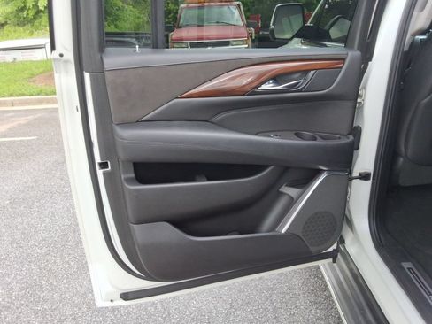 Certified 2016 Cadillac Escalade ESV 2WD image 16
