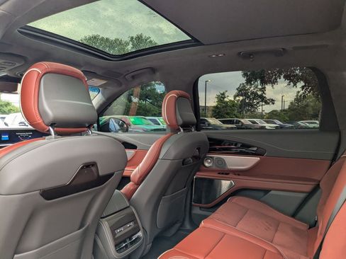 Used 2024 Lincoln Nautilus Black Label image 21