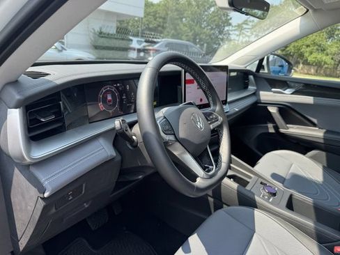 Used 2026 Volkswagen Tiguan SE AWD/4WD image 25