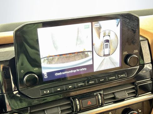 Used 2023 Nissan Pathfinder Platinum w/ Cargo Package image 3