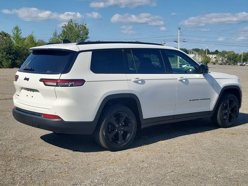 Used 2023 Jeep Grand Cherokee L Laredo AWD/4WD image 5