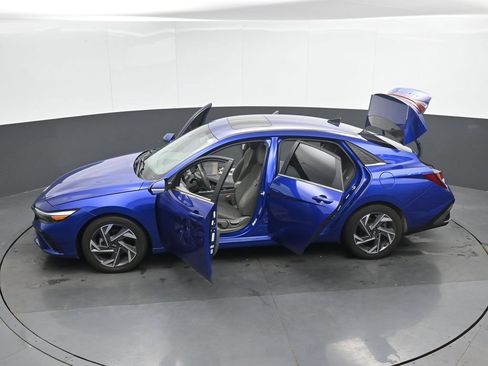 Used 2025 Hyundai Elantra SEL FWD image 48