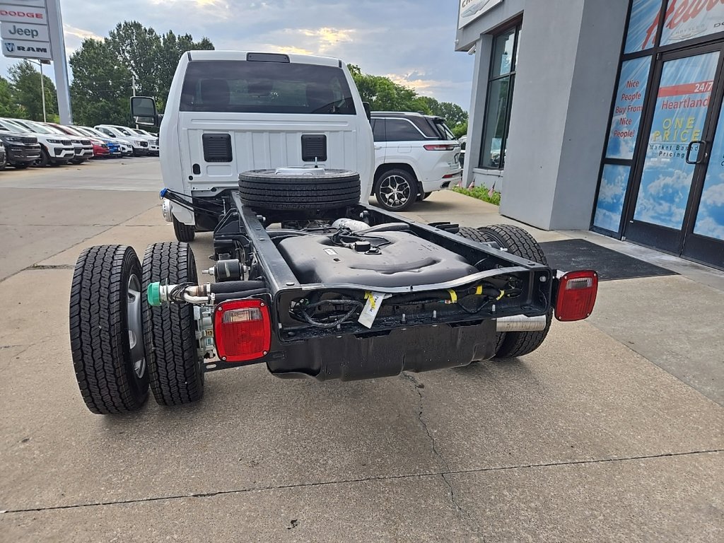 New 2026 RAM 5500 Tradesman w/ Chrome Appearance Group AWD/4WD image 9