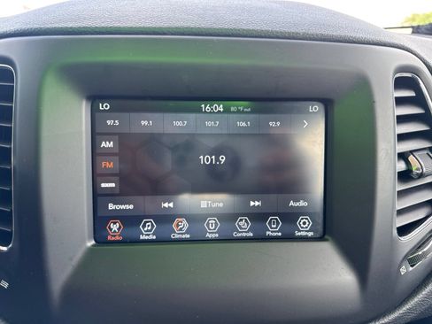 Used 2018 Jeep Compass Sport w/ Tech Group FWD image 27