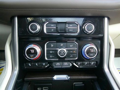 Used 2022 GMC Yukon XL Denali image 15