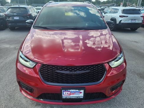 New 2026 Chrysler Pacifica Limited w/ S Appearance Package image 2