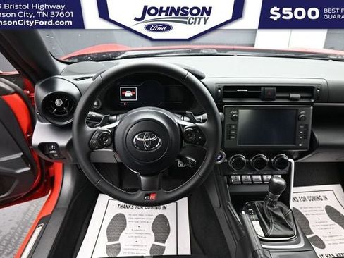 Used 2025 Toyota GR86 Premium w/ Performance Package RWD image 16