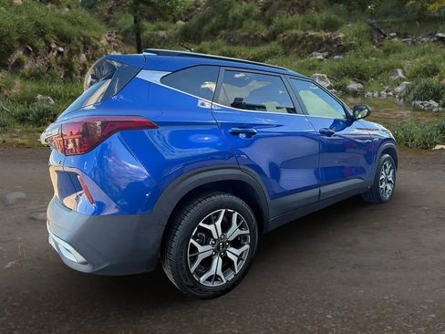 Used 2021 Kia Seltos EX image 5