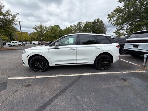 New 2025 Lincoln Corsair Reserve w/ Equipment Group 202A image 14