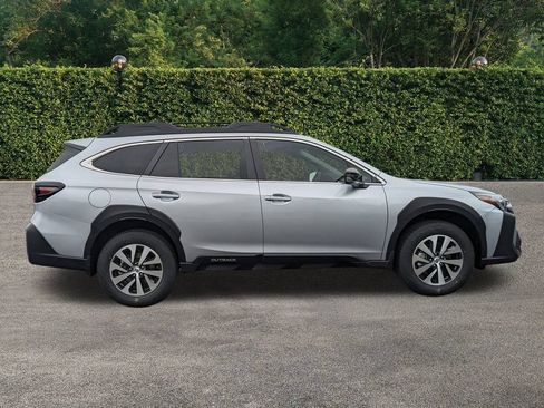 Used 2025 Subaru Outback Premium AWD/4WD image 3