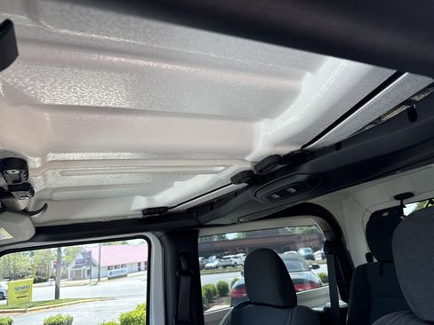 Used 2025 Jeep Wrangler Sport image 28