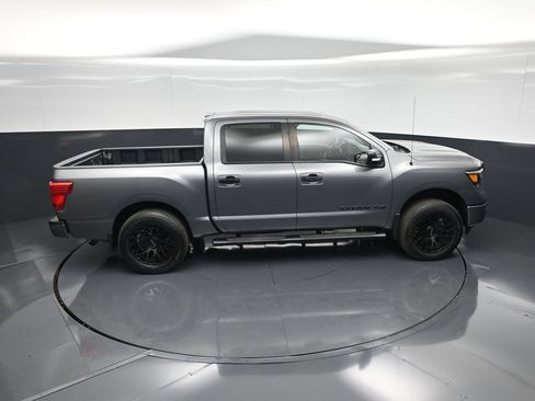 Used 2019 Nissan Titan SV w/ SV Convenience Package RWD image 40