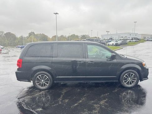Used 2019 Dodge Grand Caravan GT image 2