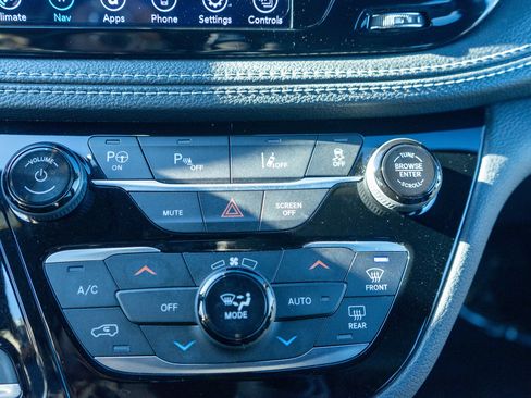 Used 2019 Chrysler Pacifica Limited w/ Advanced Safetytec Group image 21