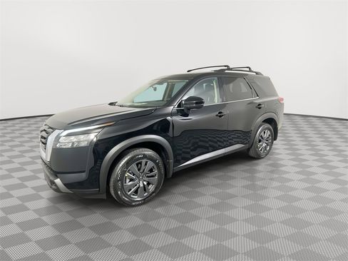 New 2025 Nissan Pathfinder SV image 4