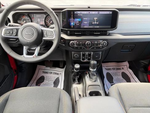 Used 2025 Jeep Wrangler Unlimited Sahara AWD/4WD image 7