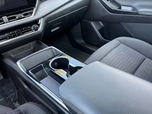 Used 2025 Chevrolet Equinox LT FWD image 41